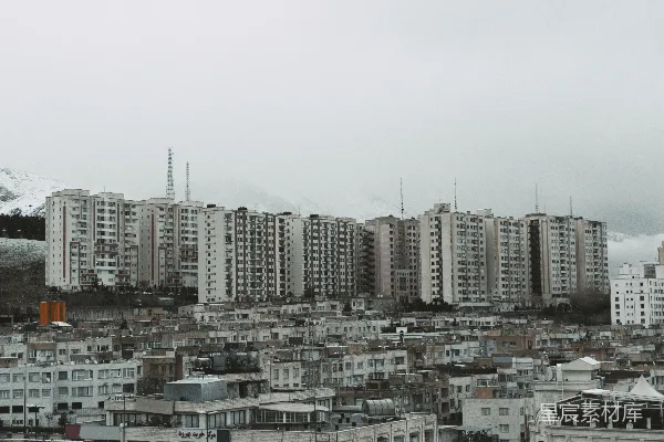 高清摄影 城市与山脉的交界