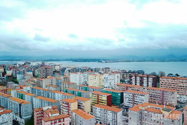 高清摄影 云雾缭绕的城市全景