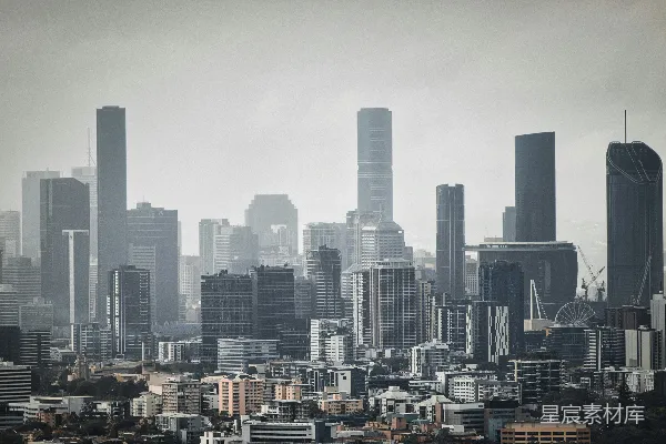 高清摄影 雾中的城市天际线