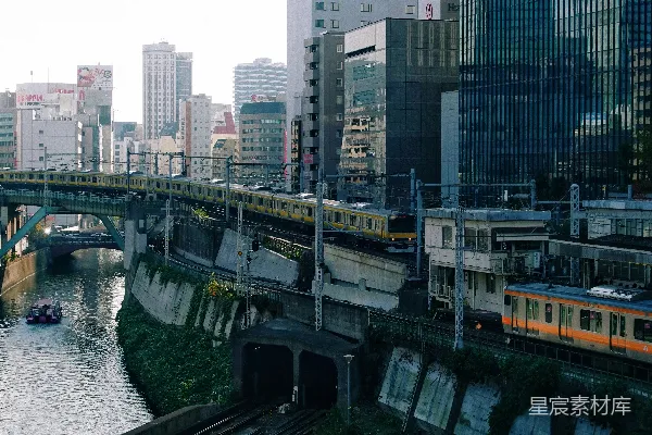 高清摄影 东京都市风景：河流与火车
