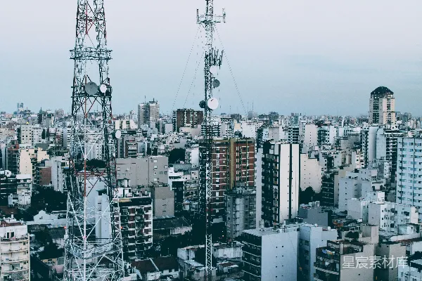 高清摄影 城市天际线中的通信塔