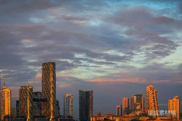 高清摄影 夕阳下现代城市的剪影