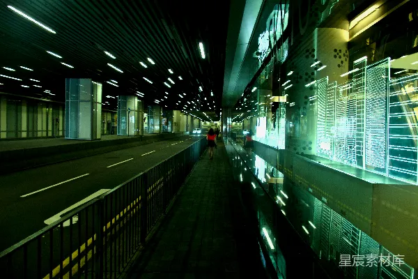 高清摄影 城市夜景中的行人