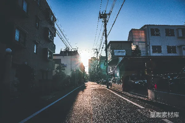 高清摄影 阳光洒在安静的街道