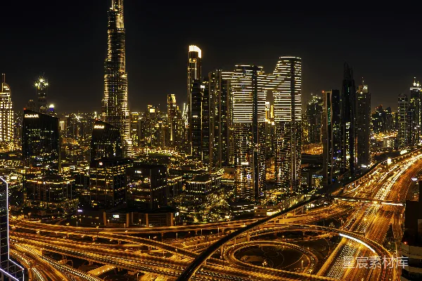 高清摄影 迪拜夜景：高楼林立与繁忙交通