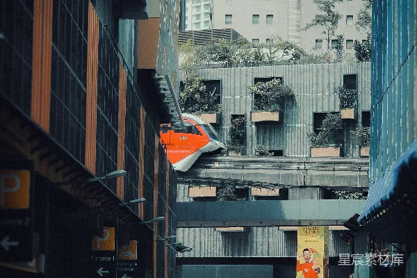 高清摄影 城市中的火车穿梭