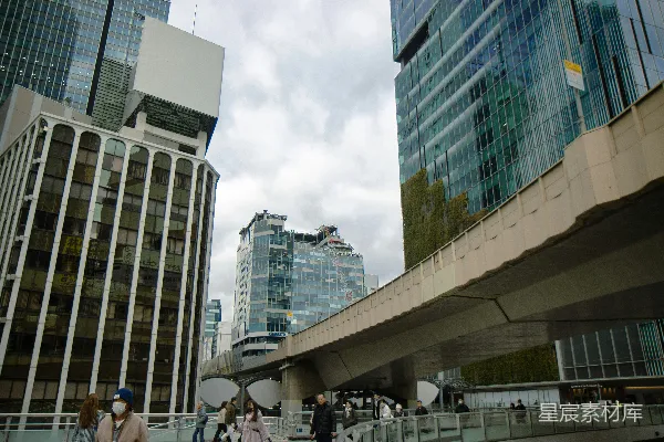 高清摄影 城市天桥与高楼林立