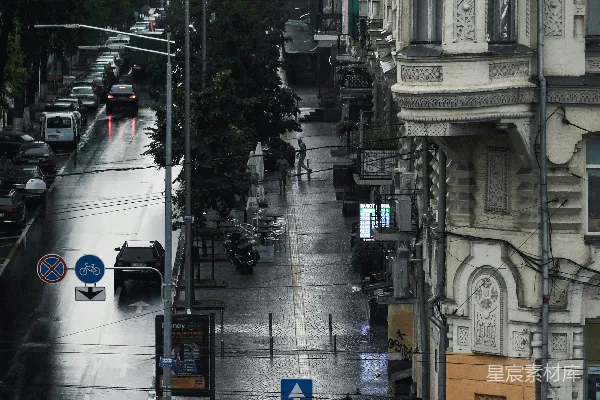 高清摄影 雨后城市街道的宁静一角