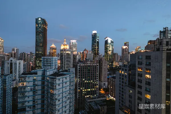 高清摄影 都市夜景：高楼林立的现代城市