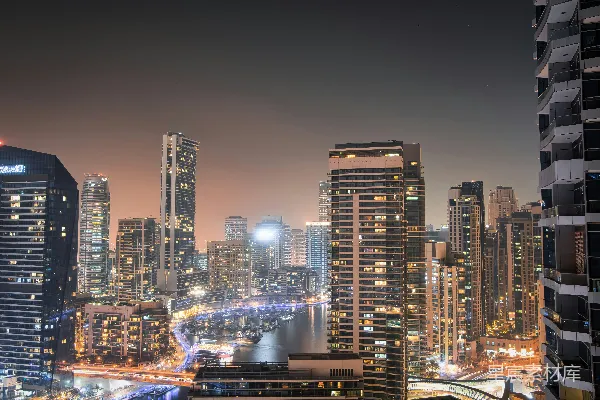 高清摄影 迪拜夜景：摩天大楼与码头