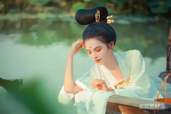 元素素材 古典美人湖畔静思