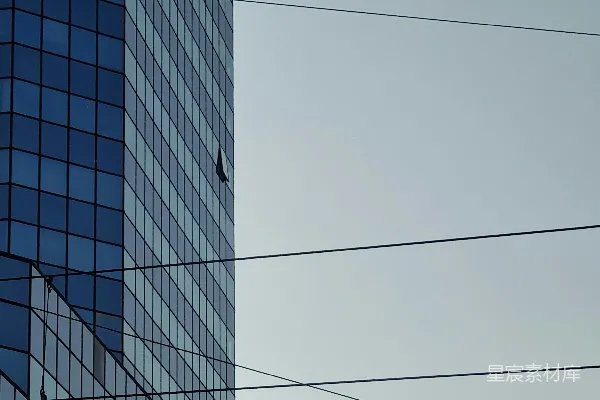 高清摄影 现代建筑与电线交织的都市风景