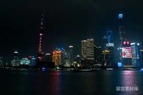 高清摄影 上海夜景：东方明珠与陆家嘴的璀璨光芒