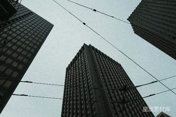 高清摄影 城市的剪影：高楼大厦与电车线