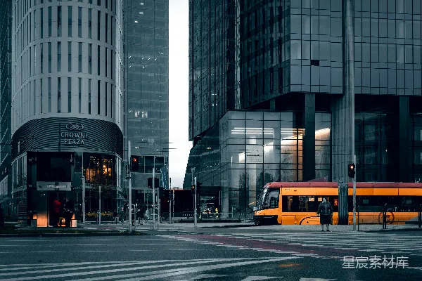 高清摄影 城市中的橙色电车