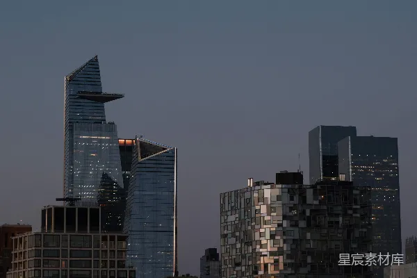 高清摄影 现代都市夜景：摩天大楼剪影