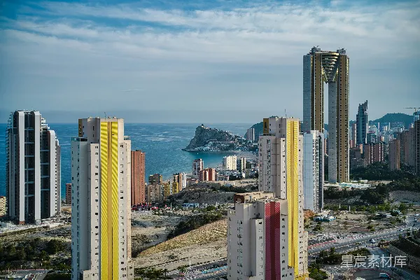 高清摄影 地中海沿岸的摩天大楼与海滩