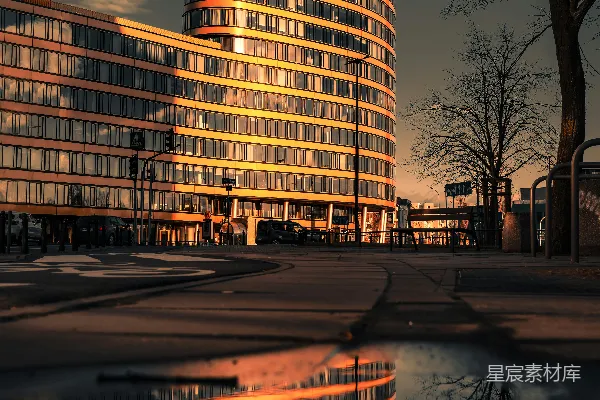 高清摄影 夕阳下的都市建筑与倒影