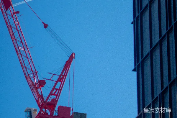 高清摄影 建筑工地上的红色起重机