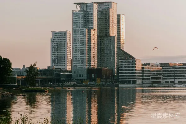 高清摄影 都市晨光与水岸倒影