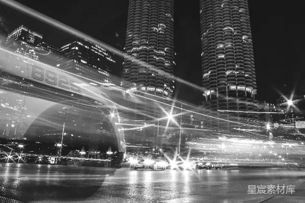 高清摄影 城市夜景中的光轨与高楼