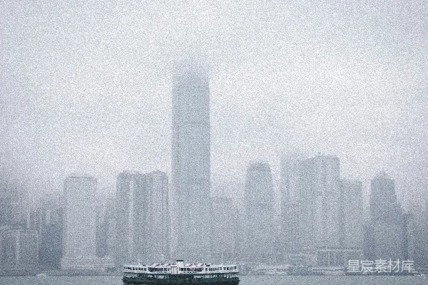 高清摄影 雾中城市与渡轮