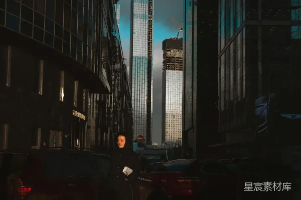 高清摄影 都市中的孤独身影