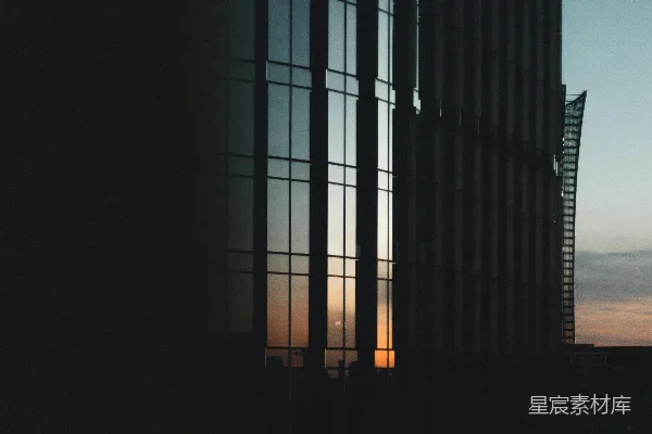 高清摄影 城市剪影：日落时分的摩天大楼