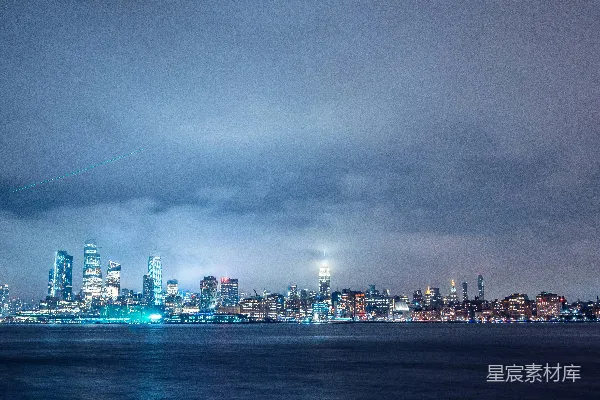 高清摄影 纽约夜景下的流星