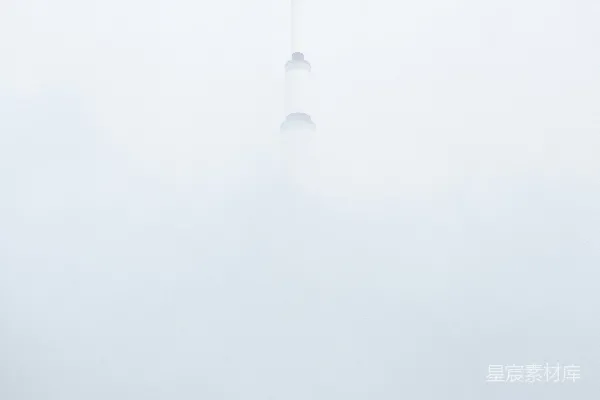 高清摄影 雾中矗立的塔