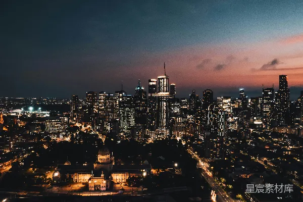 高清摄影 城市的夜景：黄昏与灯光交织