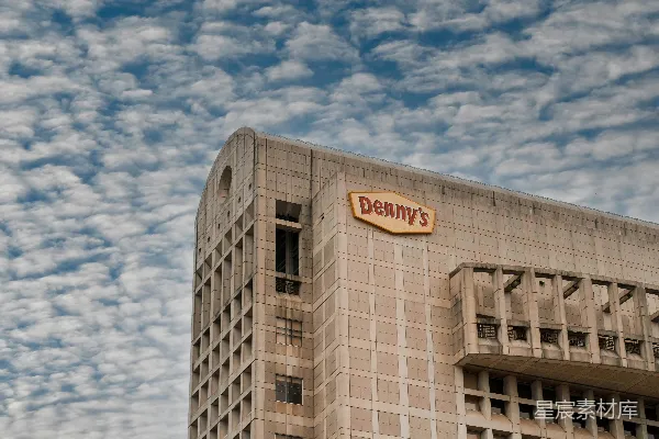 高清摄影 蓝天下的Denny's大楼