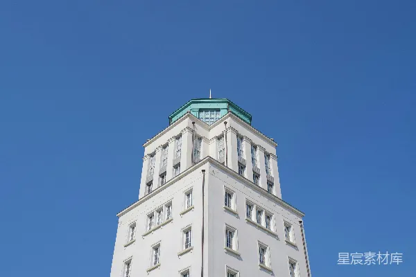 高清摄影 蓝天下的白色建筑塔楼