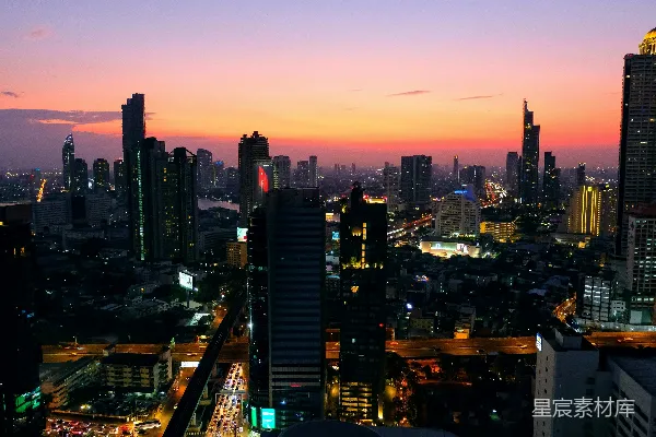 高清摄影 城市的黄昏：灯火辉煌的都市剪影