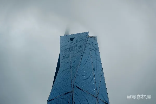 高清摄影 现代摩天大楼在雾中的轮廓