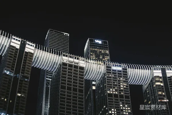 高清摄影 现代都市夜景：灯火辉煌的高楼