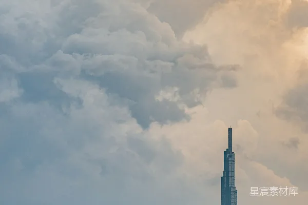 高清摄影 云层中的现代城市剪影