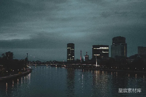 高清摄影 夜幕降临的城市河景