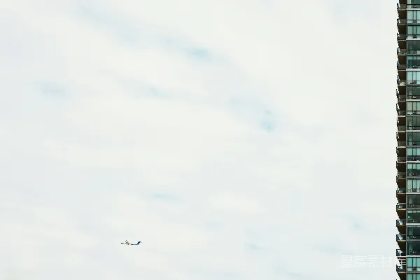 高清摄影 城市上空的飞机