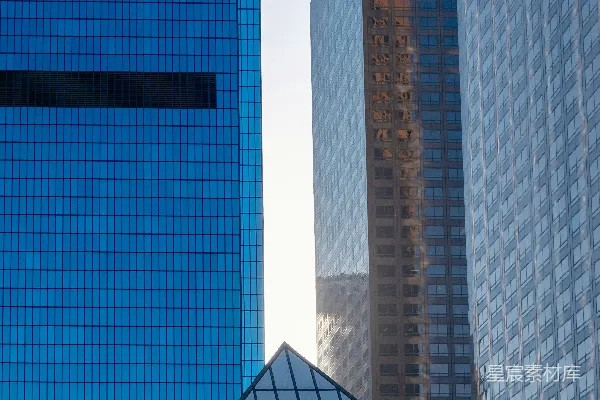 高清摄影 城市天际线与金字塔形建筑