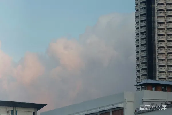 高清摄影 城市建筑与云层