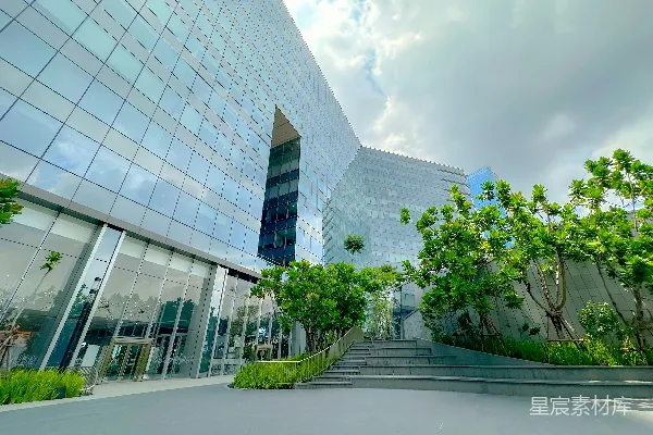 高清摄影 现代玻璃建筑与自然景观的和谐共存