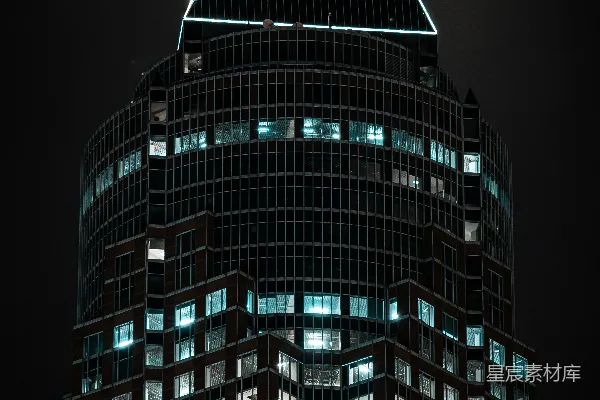 高清摄影 夜幕下的金字塔大楼
