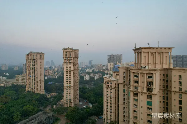 高清摄影 城市天际线：现代建筑与自然景观的融合