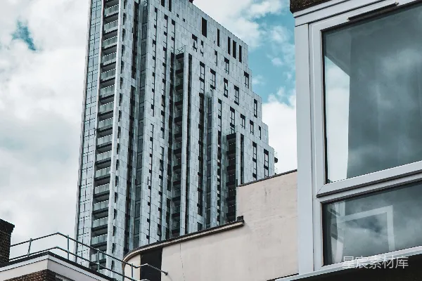 高清摄影 现代都市中的高楼与旧建筑