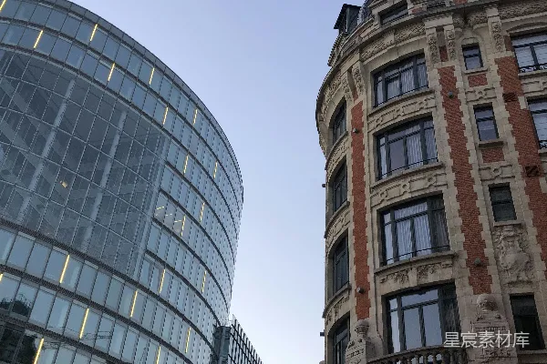 高清摄影 现代与古典建筑的交锋