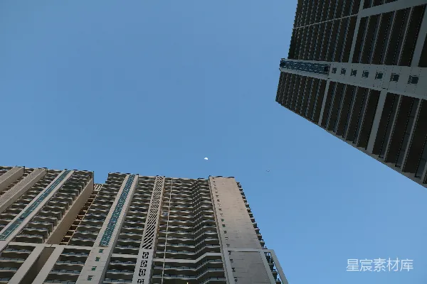 高清摄影 高楼与蓝天下的宁静