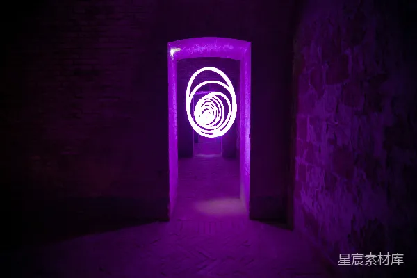 高清摄影 紫光中的螺旋门廊