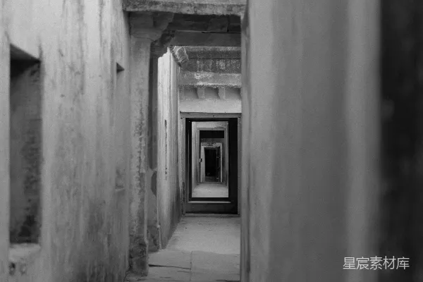高清摄影 废弃建筑中的走廊