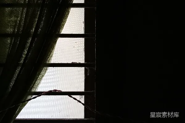 高清摄影 昏暗中的窗户